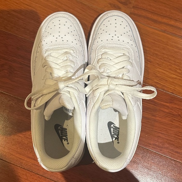 White Nike Women's Court Vision Sneaker Size 7 - Picture 5 of 10